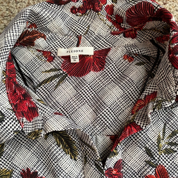 Floral blouse - Picture 2 of 3